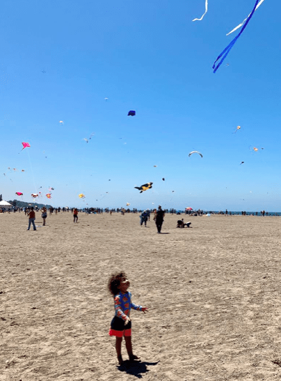 Lightning Bug flies a kite
